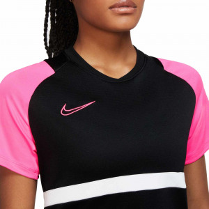 /b/v/bv6940-013_imagen-de-la-camiseta-de-entrenamiento-de-futbol-mujer-nike-dri-fit-academy-2020-2021-negro-rosa_3_detalle-cuello.jpg