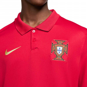 /c/d/cd0704-687_imagen-de-la-camiseta-manga-corta-primera-equipacion-portugal-nike-stadium-2020-2021-rojo_3_detalle-cuello_1.jpg