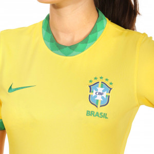 /c/d/cd0891-749_imagen-de-la-camiseta-de-futbol-primera-equipacion-nike-stadium-brasil-mujer-2020-2021-amarillo_3_detalle-cuello.jpg