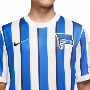 /c/d/cd4238-101_imagen-de-la-camiseta-de-futbol-primera-equipacion-nike-stadium-hertha-bsc-2020-2021-blanco-azul_3_detalle-cuello.jpg