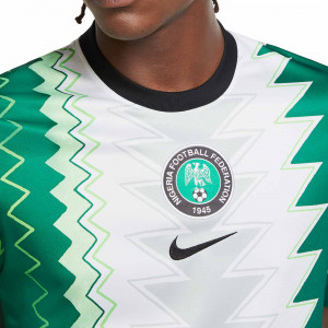 /c/t/ct4225-100_imagen-de-la-camiseta-de-futbol-seleccion-nigeria-2020-2021-nike-blanco_3_detalle-cuello.jpg