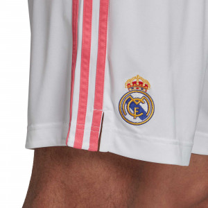 /f/m/fm4733_imagen-del-pantalon-corto-de-futbol-adidas-real-madrid-2020-2021-primera-equipacion-blanco_3_detalle-escudo.jpg