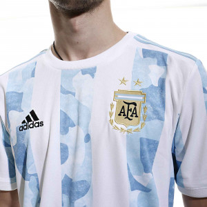 /g/e/ge5475-10_imagen-de-camiseta-de-futbol-primera-equipacion-adidas-argentina-2021-celeste_3_detalle-cuello.jpg
