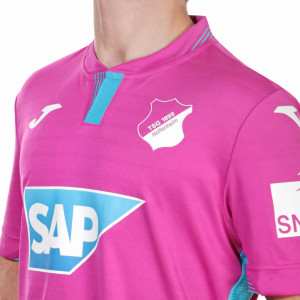 /t/s/tsg101031.20_imagen-de-la-camiseta-de-futbol-tercera-equipacion-joma-hoffenheim-2020-2021-rosa_3_detalle-cuello.jpg