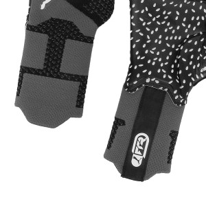 /0/4/041841-03_guantes-de-futbol-puma-future-ultimate-nc-negros_4_detalle-cierre-muneca.jpg