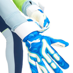 /0/4/041858-02_guantes-de-futbol-puma-ultra-ultimate-hybrid-azules_4_detalle-cierre-muneca.jpg