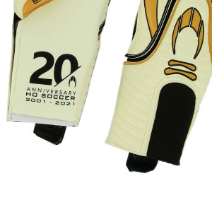 /0/5/051.0983_guantes-de-futbol-ho-soccer-enigma-special-edition-blancos--dorados_4_detalle-cierre-muneca.jpg