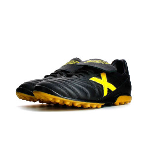 /2/1/2150512_botas-turf-munich-mundial-t-negras--amarillas_4_perspectiva.jpg