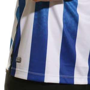 /5/8/58532449_camiseta-Macron-Real-Sociedad-2021-2022-azul-blanca_4_detalle-autenticidad.jpg