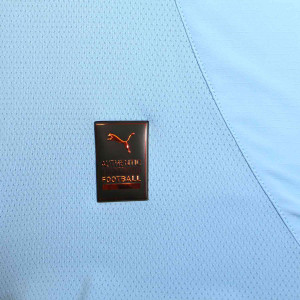 /7/7/775075-01-16RDRG.A_camiseta-puma-manchester-city-rodrigo-24-25-azul-celeste_4_detalle-autenticidad.jpg