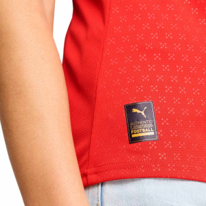 /7/8/780767-01_camiseta-puma-portugal-mujer-2025-roja_4_detalle-autenticidad.jpg