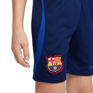 /D/H/DH7807-492_short-nike-barcelona-entrenamiento-nino-dri-fit-strike-azul-marino_4_detalle-escudo.jpg