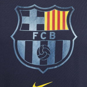 /D/J/DJ1306-451_camiseta-nike-barcelona-crest-azul-marino_4_detalle-logotipo.jpg