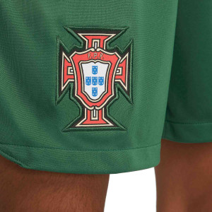 /D/N/DN0733-341_short-nike-portugal-2022-2023-dri-fit-stadium-verde_4_detalle-escudo.jpg