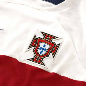 /D/N/DN0834-133_camiseta-nike-2a-portugal-nino-2022-2023-dri-fit-stadium-blanca_4_detalle-escudo.jpg