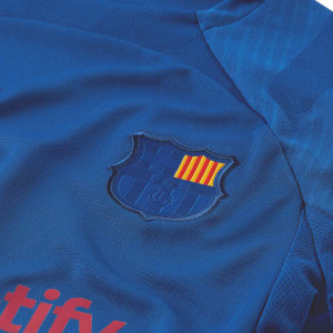 /D/R/DR5060-456_camiseta-nike-barcelona-entrenamiento-nino-dri-fit-strike-azul_4_detalle-logotipo.jpg