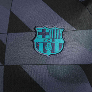 /D/Z/DZ1337-438_camiseta-nike-barcelona-pre-match-dri-fit-academy-pro-ucl-azul-marino_4_detalle-logotipo.jpg
