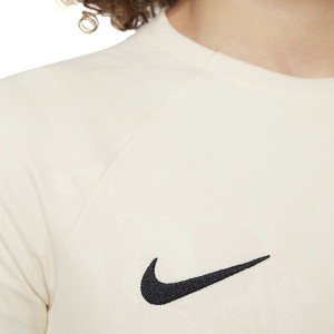 /F/N/FN4256-121_camiseta-nike-chelsea-nino-pre-match-academy-dri-fit-crema_4_detalle-logotipo.jpg