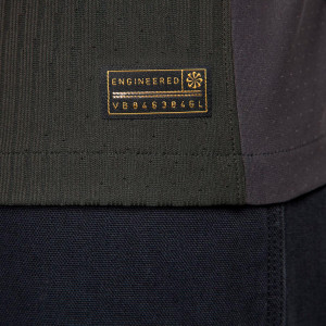 /F/N/FN8761-322_camiseta-nike-2a-liverpool-match-2024-2025-dfadv-verde-oscuro_4_detalle-autenticidad.jpg