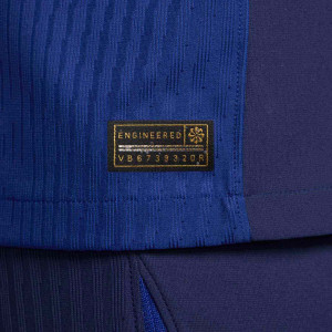 /F/N/FN8775-456-11R.C_camiseta-nike-barcelona-raphinha-match-24-25-df-adv-ucl-azulgrana_4_detalle-autenticidad.jpg