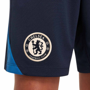 /F/N/FN9950-451_short-nike-chelsea-entrenamiento-nino-strike-dri-fit-azul-marino_4_detalle-escudo.jpg