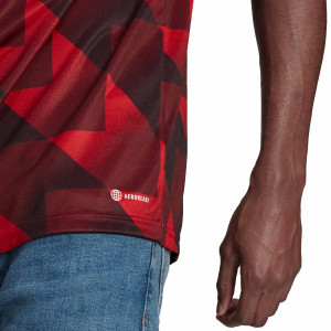 /H/B/HB5996_camiseta-adidas-bayern-pre-match-roja--negra_4_detalle-logotipo.jpg