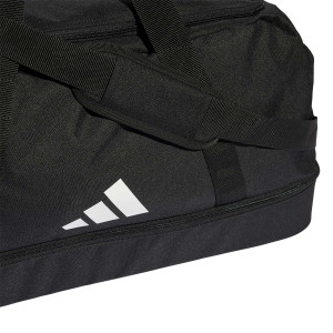 /H/S/HS9744_bolsa-para-deporte-con-compartimento-botas-adidas-tiro-grande-negra_4_detalle-confort-y-logotipo.jpg