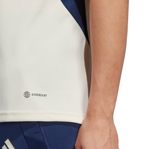/H/T/HT1665_camiseta-adidas-italia-entrenamiento-mujer-blanco-roto_4_detalle-tecnologia.jpg