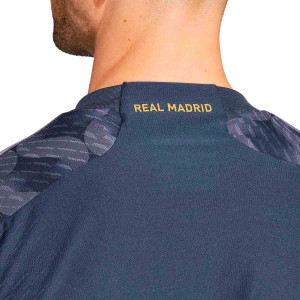 /I/A/IA5138-10_camiseta-adidas-2a-real-madrid-modric-2023-2024-authentic-azul-marino_4_detalle-cuello.jpg