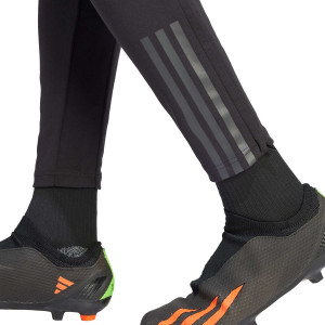 /I/B/IB0041_pantalon-largo-adidas-real-madrid-entrenamiento-ucl-negro_4_detalle-bajos.jpg