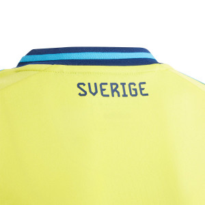 /I/P/IP8416_camiseta-adidas-suecia-nino-2024-amarilla_4_detalle-cuello.jpg