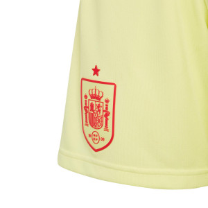 /I/P/IP9357_kit-adidas-2a-espana-nino-2024-amarillo_4_detalle-pantalon-y-escudo.jpg