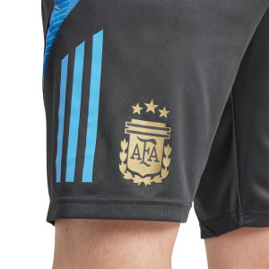 /I/Q/IQ0811_short-adidas-argentina-entrenamiento-negro_4_detalle-escudo.jpg