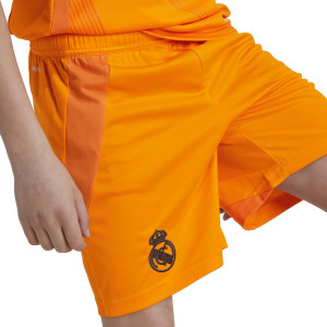 /I/T/IT5192_kit-adidas-2a-real-madrid-nino-2024-2025-naranja_4_detalle-escudo.jpg