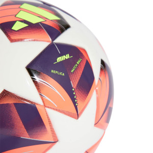 /I/X/IX4049_mini-balon-adidas-women-s-champions-league-24-25-talla-mini-blanca_4_detalle.jpg