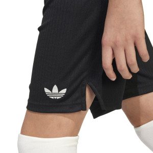 /J/Y/JY0253_short-adidas-alemania-nino-125-aniversario-negro_4_detalle-logotipo.jpg