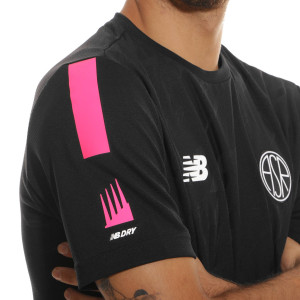 /M/T/MT231232-THD_camiseta-new-balance-as-roma-pre-match-negra_4_detalle-logotipo.jpg