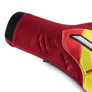 /N/K/NKTI689_guantes-de-futbol-rinat-nkam-nino-training-amarillo--rojos_4_detalle-cierre-muneca.jpg