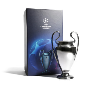 /U/E/UEFA-CL-150_trofeo-uefa-champions-league-150-mm-plateada-performance_4_packaging.jpg