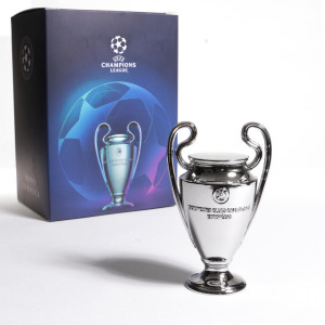 /U/E/UEFA-CL-80_imagen-de-la-replica-de-trofeo--UEFA-CHAMPIONS-LEAGUE-80-MM-plata_4_packaging.jpg