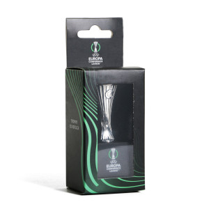 /U/E/UEFA-ECL-45-HP_trofeo-uefa-conference-league-45-mm-con-pedestal-plateado_4_packaging.jpg