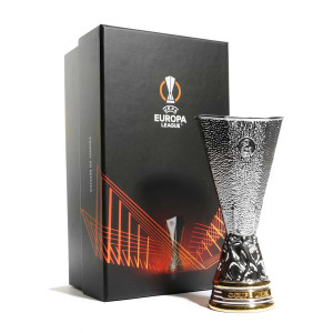 /U/E/UEFA-EL-150_trofeo-uefa-europa-league-150-mm-plateada_4_packaging.jpg