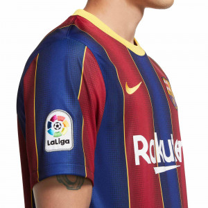 /c/d/cd4232-456_imagen-de-la-camiseta-de-la-primera-equipacion-fc-barcelona-nike-stadium-2020-2021-azul-rojo_4_detalle-parche.jpg