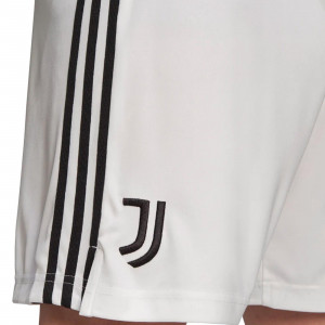 /g/m/gm7186_imagen-del-pantalon-corto-de-futbol-primera-equipacion-juventus-adidas-2021-blanco_4_detalle-escudo.jpg