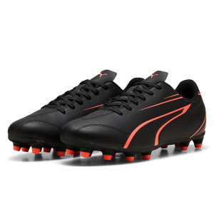 /1/0/107483-09_botas-de-futbol-con-tacos-negras-puma-vitoria-fg-ag_6_vista-conjunto.jpg