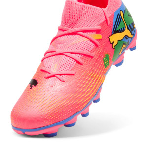 /1/0/107841-01_botas-de-futbol-con-tacos-fucsia-puma-future-7-match-njr-fg-ag-jr_6_detalle.jpg