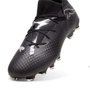 /1/0/107924-02_botas-de-futbol-con-tacos-negras-puma-future-7-fg-ag_6_detalle-frontal.jpg