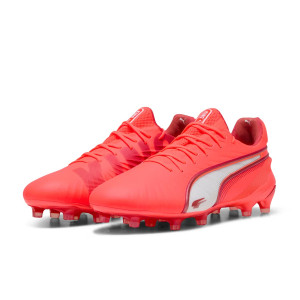 /1/0/108303-01_botas-de-futbol-con-tacos-rojas-puma-king-ultimate-fg-ag_6_conjunto.jpg