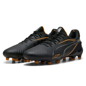 /1/0/108303-02_botas-de-futbol-con-tacos-negras-puma-king-ultimate-fg-ag_6_vista-conjunto.jpg