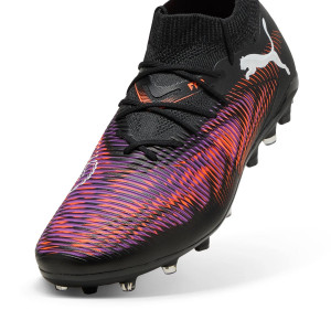 /1/0/108368-01_botas-de-futbol-para-cesped-artificial-negras--purpuras-puma-future-8-match-mg_6_detalle-frontal.jpg